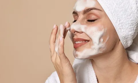 Làm sạch kép có thực sự cần thiết? Những điều nên biết trước khi áp dụng phương pháp double cleansing