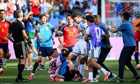 Tuyển Argentina đối mặt án phạt từ FIFA sau trận chung kết