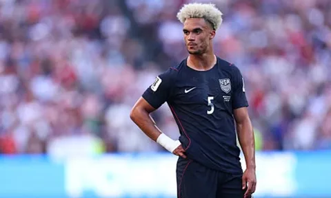 Man Utd săn Antonee Robinson để chia lửa cho Luke Shaw