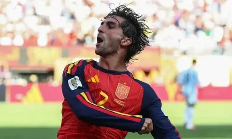 Liverpool nhắm người hùng World Cup
