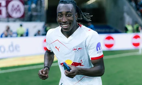 Yan Diomande khước từ Ngoại hạng Anh để chọn gia nhập PSG