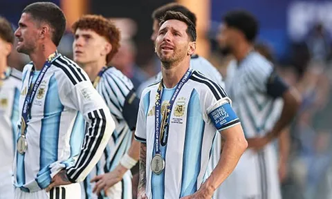 Antonela Roccuzzo an ủi Messi sau thất bại ở chung kết World Cup