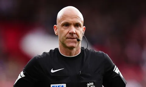 Anthony Taylor chính thức giải nghệ sau 16 năm cầm còi