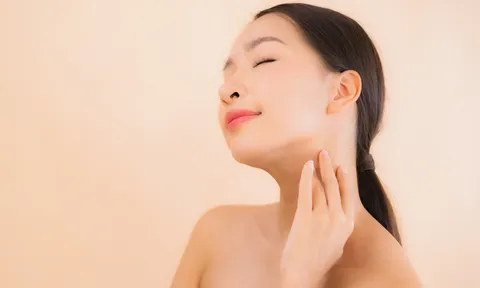 Bí quyết chăm sóc vùng cổ giúp da săn chắc và hạn chế nếp nhăn theo thời gian