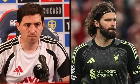 HLV Iraola nhận xét về Alisson giữa tin đồn gia nhập Juventus