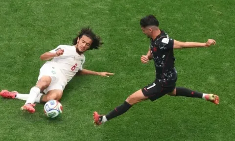 Vì sao Man City khao khát tiền vệ Ayyoub Bouaddi?