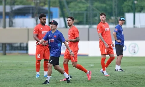 HLV Kim Sang-sik xây dựng hàng công rực lửa cho Việt Nam