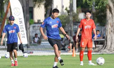HLV Kim Sang-sik đối diện bài toán bảo vệ ngôi vương cho Việt Nam