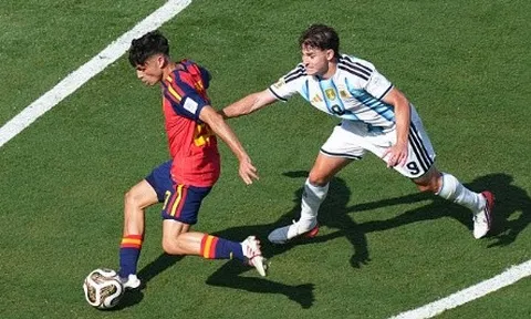 Chiến thuật đầy toan tính của Barca trong thương vụ Alvarez
