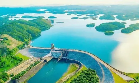 13 hồ nước đẹp ở miền Bắc, từ “Vịnh Hạ Long trên núi” đến “Tuyệt tình cốc”, thu hút đông đảo du khách check-in