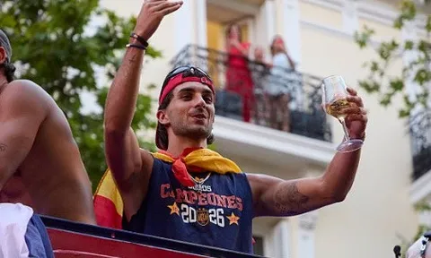 Ferran Torres chia tay bạn gái khi vừa vô địch World Cup