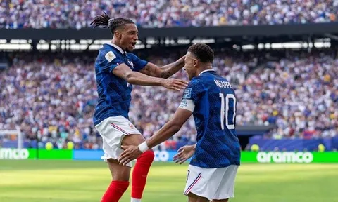Kylian Mbappe chèo kéo Michael Olise gia nhập Real Madrid