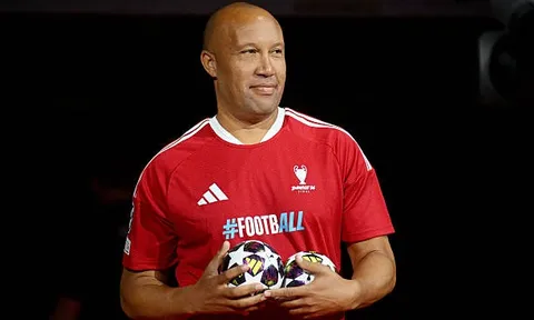 Huyền thoại Silvestre ấn tượng với tân binh của Man Utd