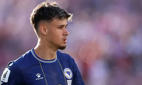 Chelsea nhắm mua sao trẻ Alajbegovic theo yêu cầu của Alonso