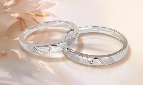 Nên chọn nhẫn cưới chất liệu vàng gì để vừa đẹp, bền và phù hợp ngân sách?