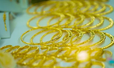 Giá vàng hôm nay 23/7: Vàng thế giới tăng mạnh, vàng SJC bất ngờ giảm sâu