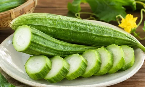 Vì sao nên luộc mướp nguyên quả?