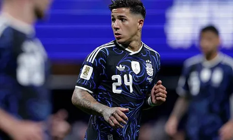 Tin đồn chuyển nhượng tối 24/7: PSG cân nhắc Enzo Fernandez; Arsenal tiến gần Guimaraes