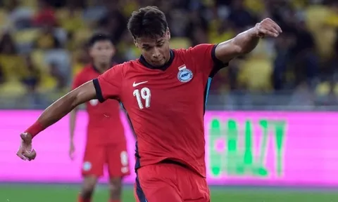 Campuchia 1-2 Singapore: Ilhan Fandi ngả người móc bóng thần sầu