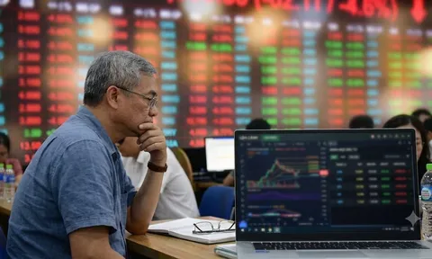 VN-Index hồi phục mạnh sau chuỗi giảm sốc: Chuyên gia cảnh báo đừng vội bắt đáy