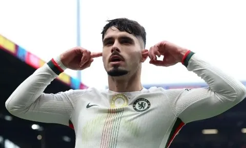 Chelsea chỉ cân nhắc bán Neto với 1 điều kiện