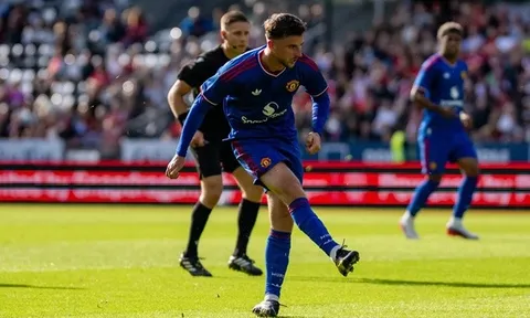 Michael Carrick tìm thấy lời giải tuyến giữa từ Mason Mount
