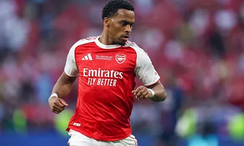 Timber tiến gần ngày tái xuất trong màu áo Arsenal