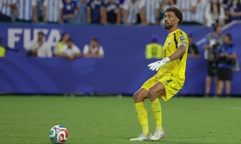 Người hùng World Cup Vozinha có đội bóng mới ở tuổi 40