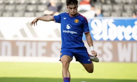 Harry Amass tỏa sáng, fan MU tin Luke Shaw sắp mất vị trí