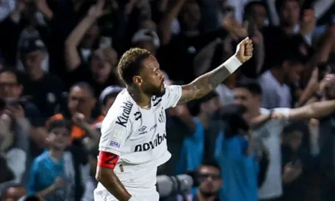 Neymar ăn mừng kiểu poker đáp trả chỉ trích của CĐV