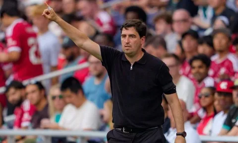 Niềm vui không trọn vẹn của Iraola trong trận ra mắt Liverpool