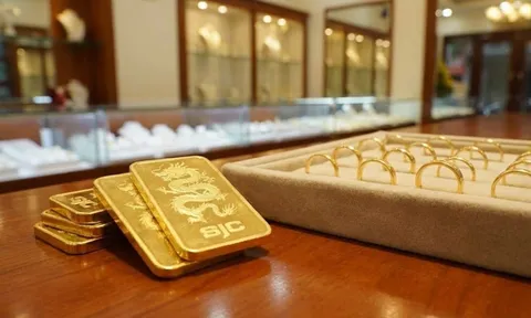 Giá vàng hôm nay 26/7: SJC và vàng nhẫn vọt lên 142,7 triệu, có nên mua ngay?