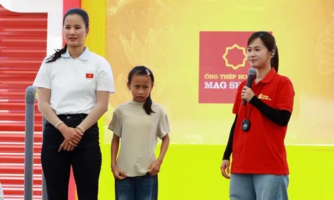 Á hậu Hương Ly quyết định hỗ trợ học hết lớp 12 cho bé gái thiếu tình cha, sống nương tựa mẹ đau bệnh nhiều năm