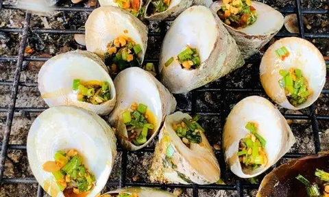 12 đặc sản mà du khách không thể bỏ qua khi du lịch tại biển Việt Nam, có món nghe tên "đỏ mặt", thơm ngon khó cưỡng