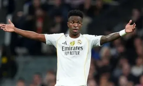 Alan Pardew: Vụ Vinicius Junior tới Arsenal coi như xong