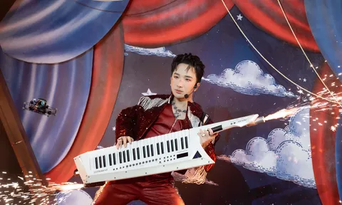 Bất ngờ với Hoàng Rob: Nhảy, hát, chơi đàn keytar và làm kịch bản concept cho Let Me Go