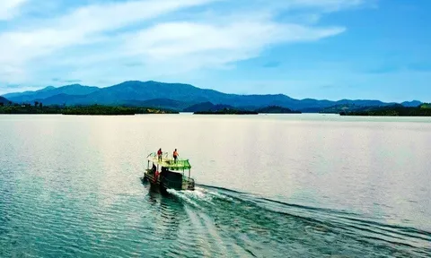 Nơi nào mệnh danh là "Vịnh Hạ Long thu nhỏ", có Hoa quả sơn như phim Tây Du Ký, chỉ cách TP.HCM khoảng 200km?