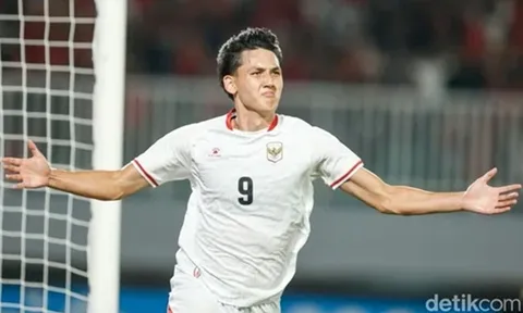 Sao 1m96 Indonesia lập hat-trick đuổi kịp Đình Bắc