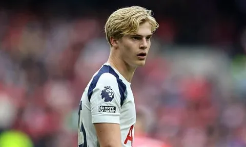 Man Utd hỏi mua Bergvall từ Tottenham với giá 50 triệu bảng