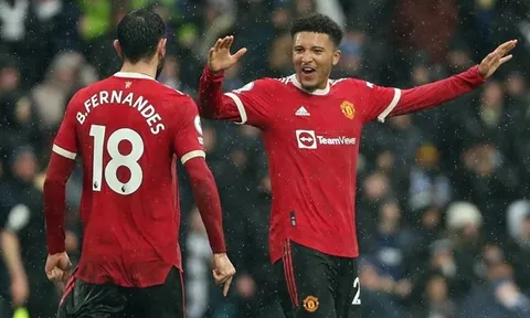 Sancho mặc áo Bruno Fernandes tập luyện