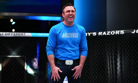 "Lỡ miệng" hứa hẹn, huyền thoại UFC Chael Sonnen vô tình trở thành ông bầu bất đắc dĩ
