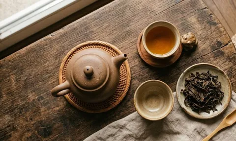 Nước trà để qua đêm có 4 công dụng tuyệt vời, đừng dại đổ bỏ
