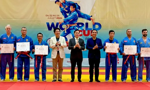 Vovinam đưa nghệ sĩ Quyền Linh hội ngộ võ sư Phạm Quang Long tại Paris