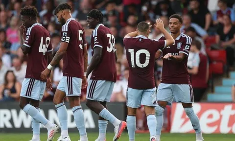 Hàng thủ hớ hênh, Aston Villa thất bại 2-4 trước Real Sociedad