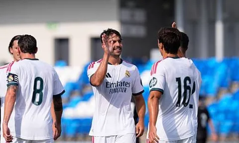 Real Madrid phô diễn chiều sâu lực lượng đáng sợ dưới thời Mourinho