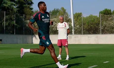 Dumfries quyết tâm gặt hái danh hiệu cùng Real Madrid