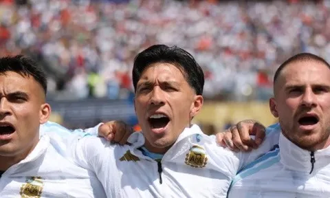 Lo ngại CĐV quá khích, Lisandro Martinez và Mac Allister thuê an ninh