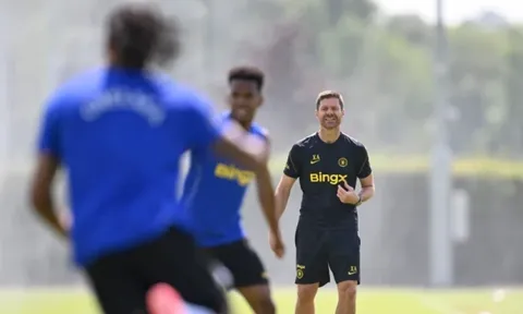 Alonso sẽ xếp đội hình Chelsea ra sao với Henderson và Welbeck?