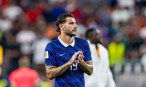 Theo Hernandez tự chào mời Juventus và Napoli