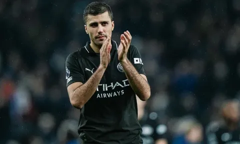 Romano xác nhận Real đàm phán với Man City vụ Rodri